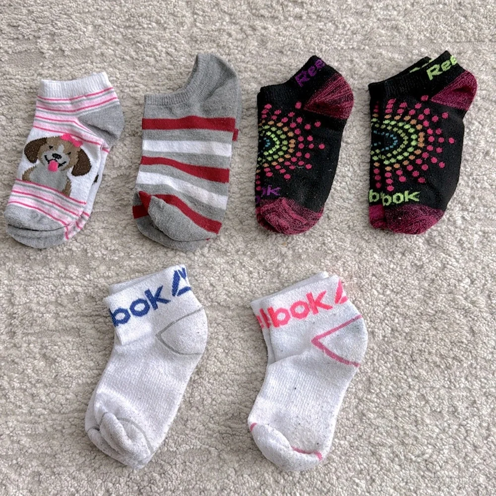 Gently Worn Girl's Reebok (4 Pr.) and Novelty Socks (2 Pr.) Size 7 (6-8)